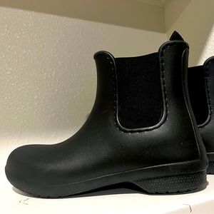 Crocs-Women’s Freesail Chelsea Boots